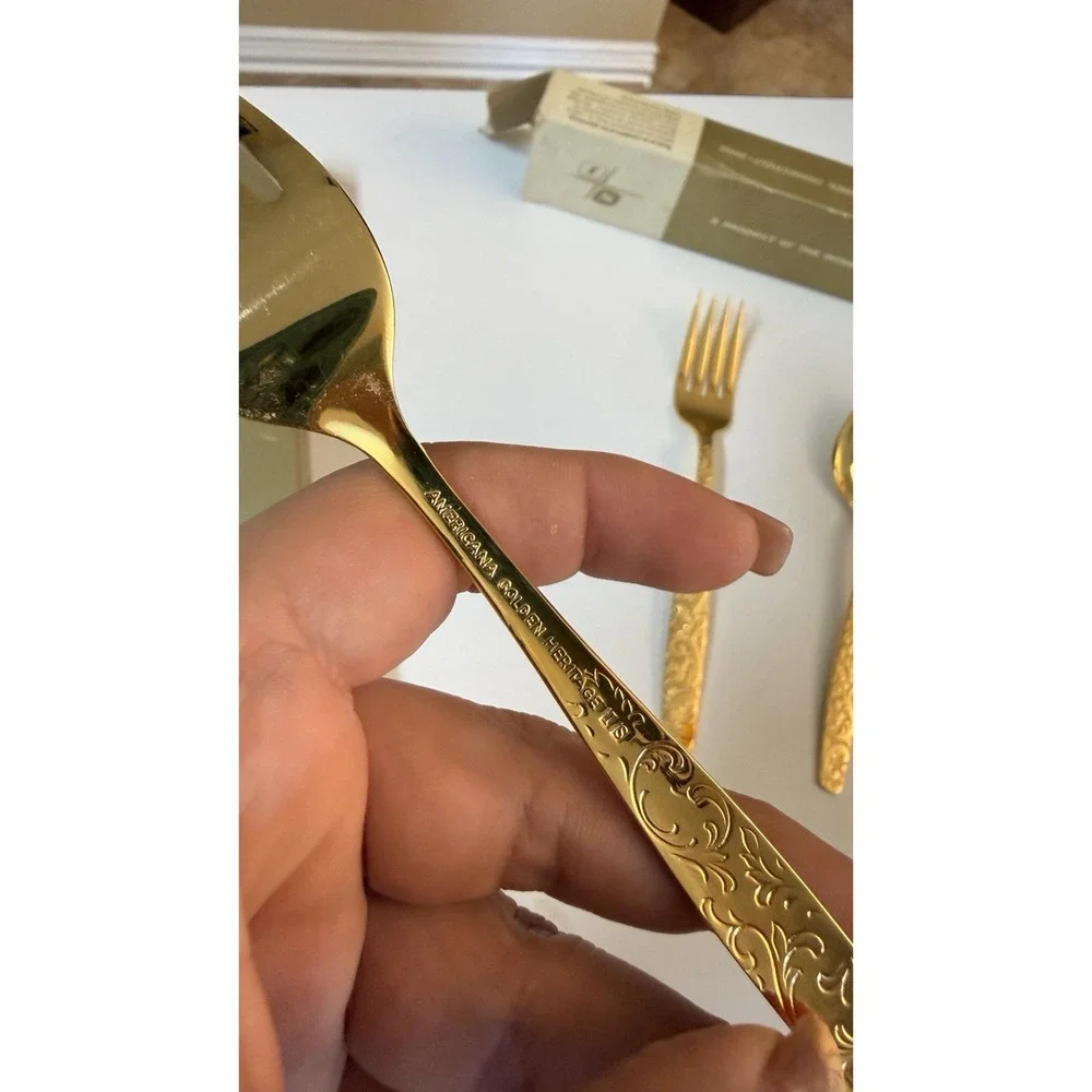 Vintage International Silver Golden Scroll Gold Flatware 8 Pc Set W Boxes‎